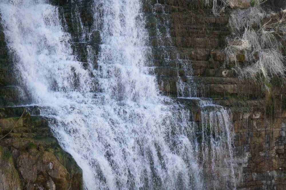 Erzurum'un Doğa Harikası Tortum Şelalesi Baharın Gelişiyle Coştu