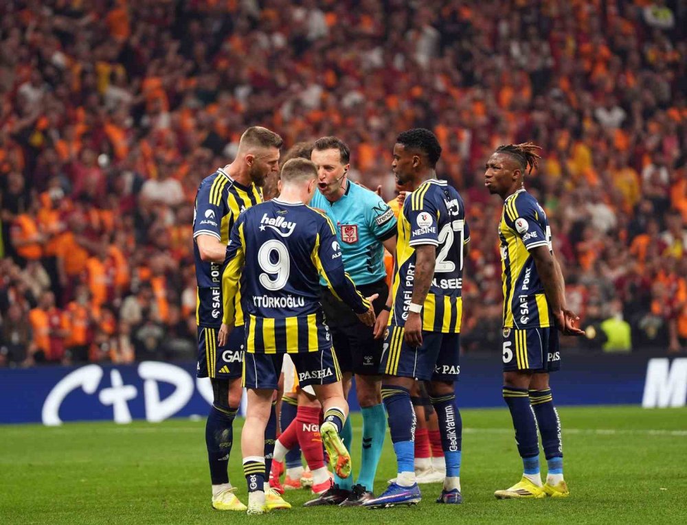 Galatasaray, Fenerbahçe’yi Farklı Geçti.. Şampiyonluk Yolunda Dev Adım!