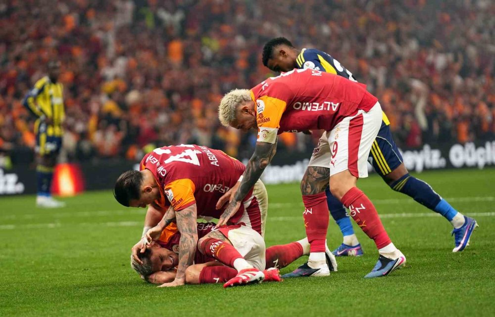 Galatasaray, Fenerbahçe’yi Farklı Geçti.. Şampiyonluk Yolunda Dev Adım!
