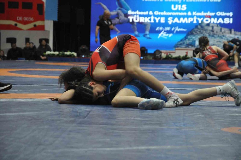 Kars’ta Güreş Heyecanı.. U15 Türkiye Şampiyonası Tüm Hızıyla Sürüyor!