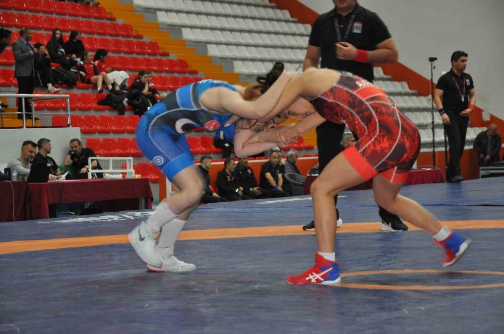 Kars’ta Güreş Heyecanı.. U15 Türkiye Şampiyonası Tüm Hızıyla Sürüyor!