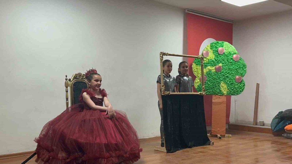 Akyaka’da Minik Yetenekler Sahne Aldı: Köy Okulundan Alkış Alan Gösteri