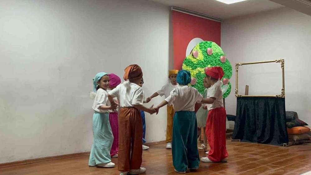 Akyaka’da Minik Yetenekler Sahne Aldı: Köy Okulundan Alkış Alan Gösteri