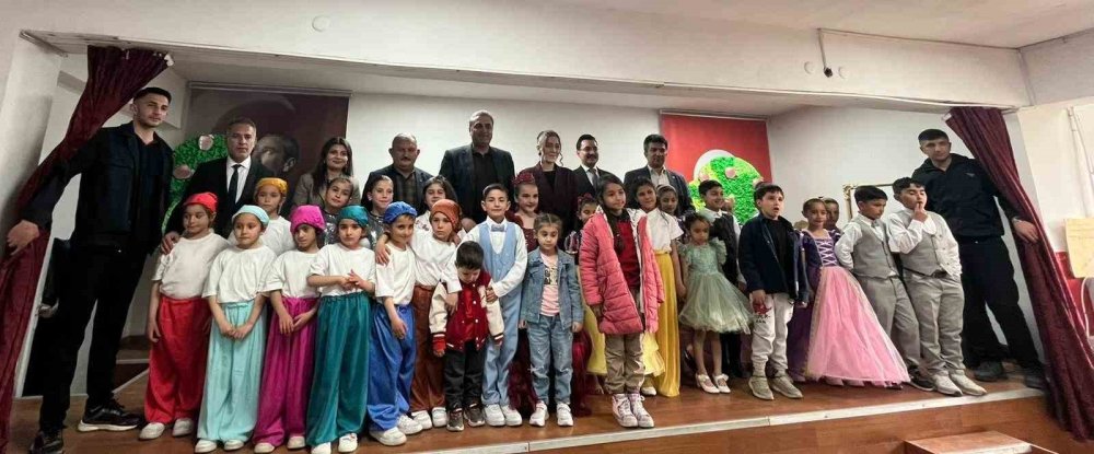 Akyaka’da Minik Yetenekler Sahne Aldı: Köy Okulundan Alkış Alan Gösteri