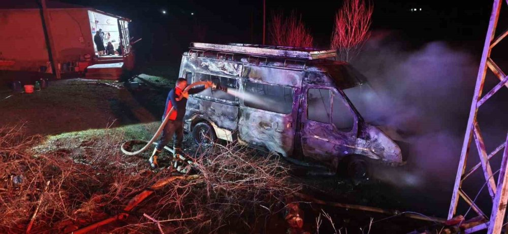 Tuzluca’da Şüpheli Araç Yangını.. Kundaklama İhtimali Araştırılıyor!