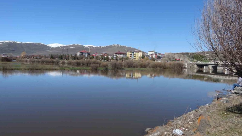 Ardahan’da Kura Nehri’nin Debisi Yükseldi