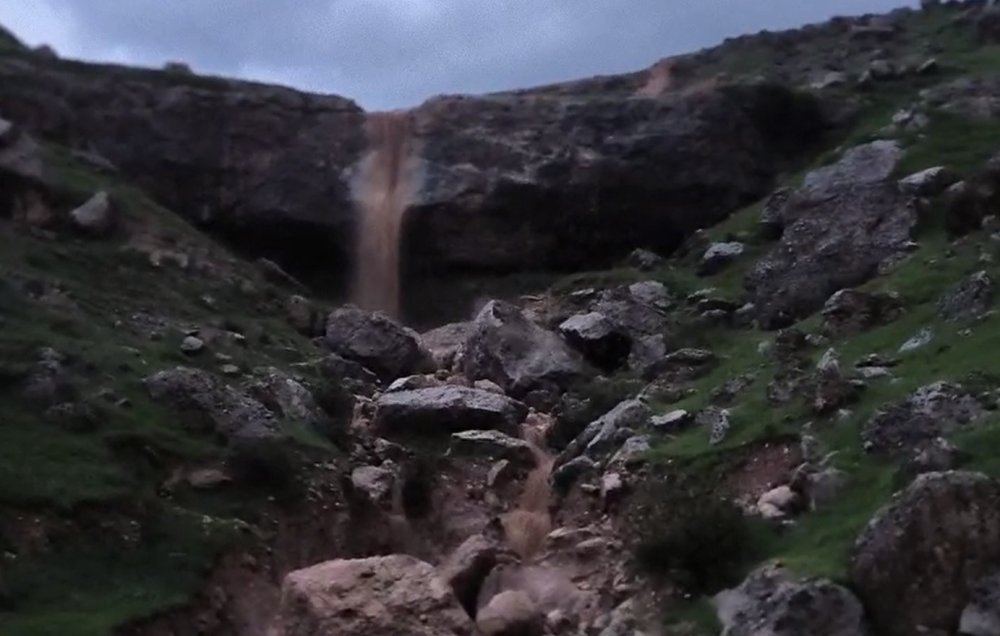 Cizre’de Heyelan Yolu Kapattı, Çok Sayıda Araç Mahsur Kaldı