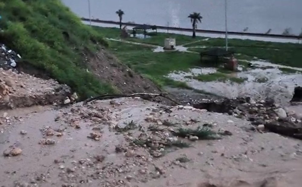 Cizre’de Heyelan Yolu Kapattı, Çok Sayıda Araç Mahsur Kaldı