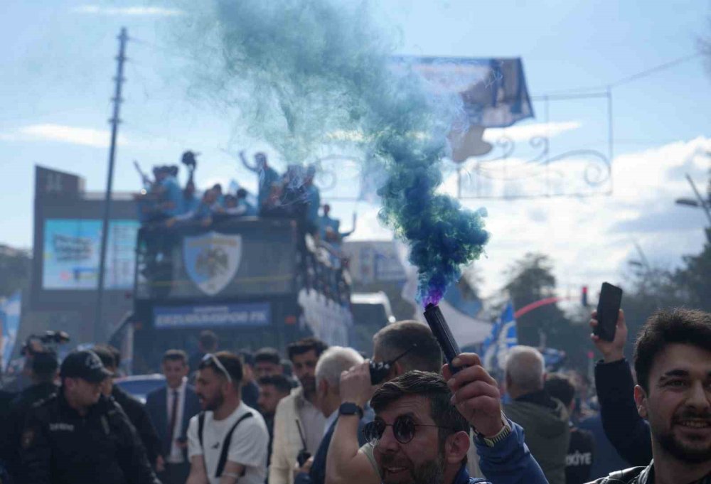 Erzurumspor FK’dan Şampiyonluk Turu ve Kupa Töreni