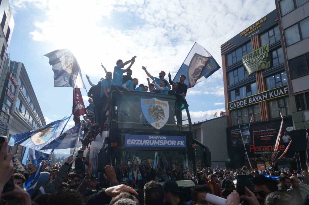 Erzurumspor FK’dan Şampiyonluk Turu ve Kupa Töreni