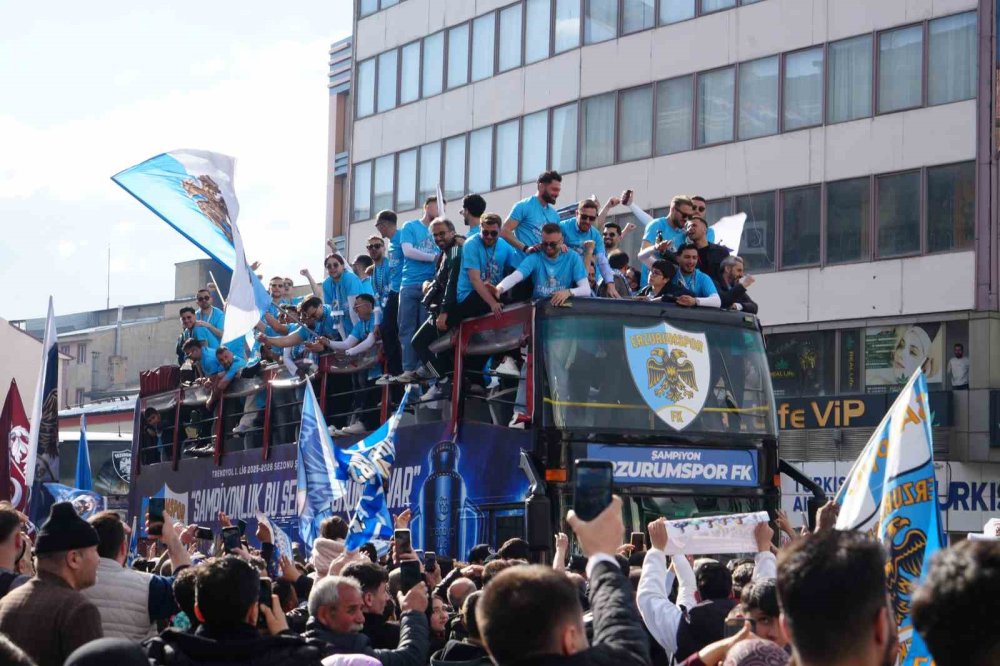 Erzurumspor FK’dan Şampiyonluk Turu ve Kupa Töreni