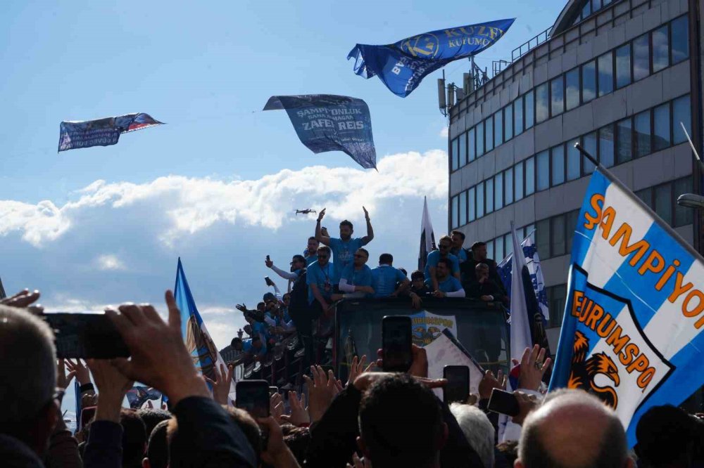 Erzurumspor FK’dan Şampiyonluk Turu ve Kupa Töreni