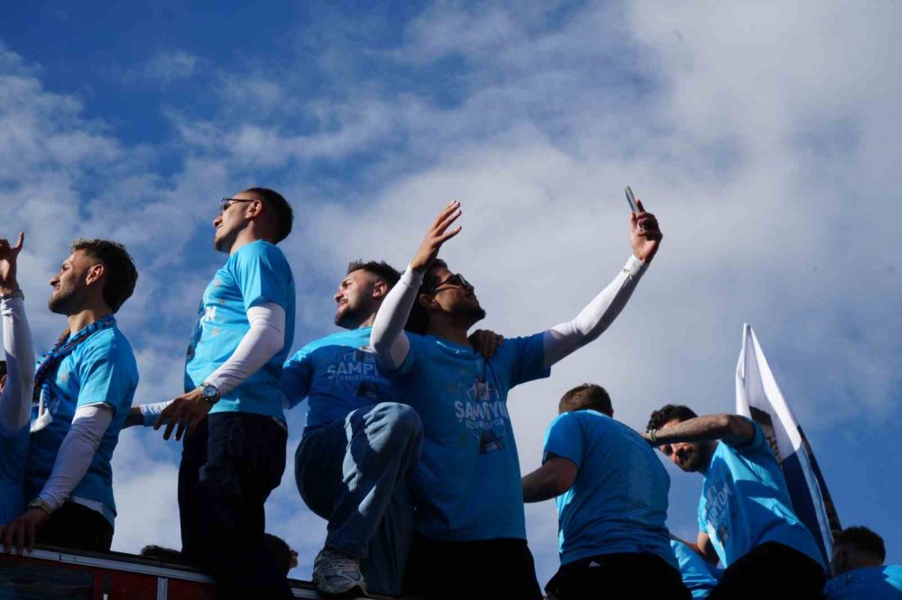 Erzurumspor FK’dan Şampiyonluk Turu ve Kupa Töreni