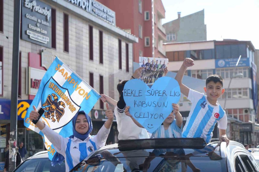 Erzurumspor FK’dan Şampiyonluk Turu ve Kupa Töreni