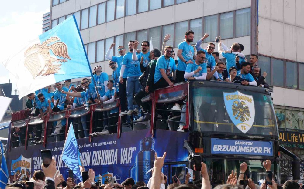 Erzurumspor FK’dan Şampiyonluk Turu ve Kupa Töreni