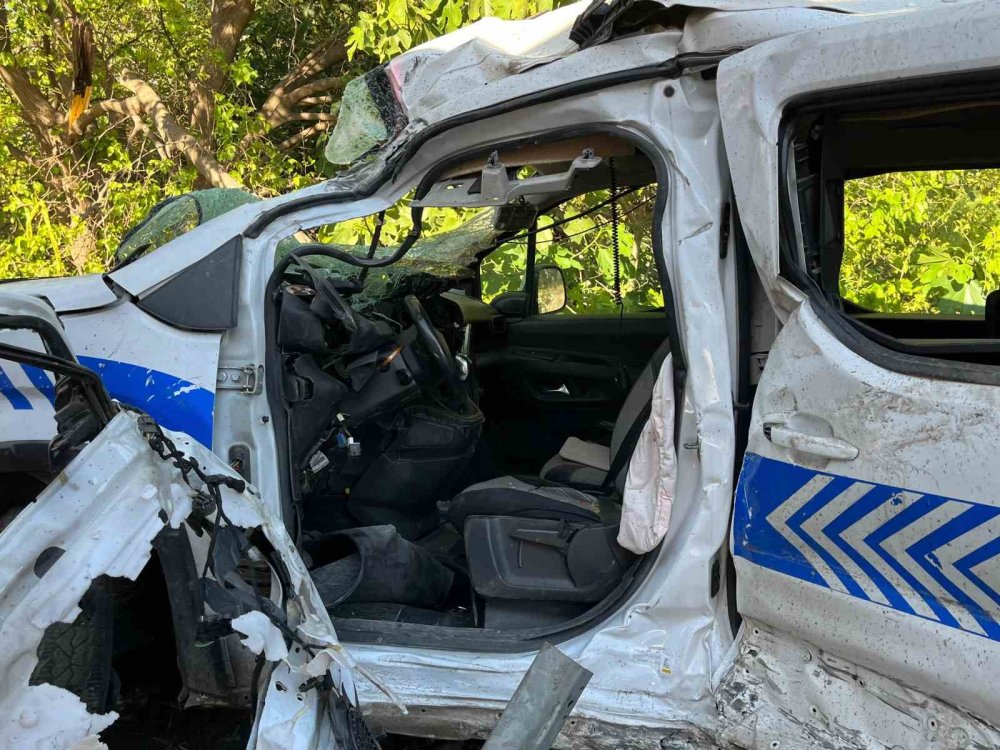 İzmir’de Freni Boşalan TIR 10 Araca Çarptı: 1’i Polis 3 Kişi Hayatını Kaybetti