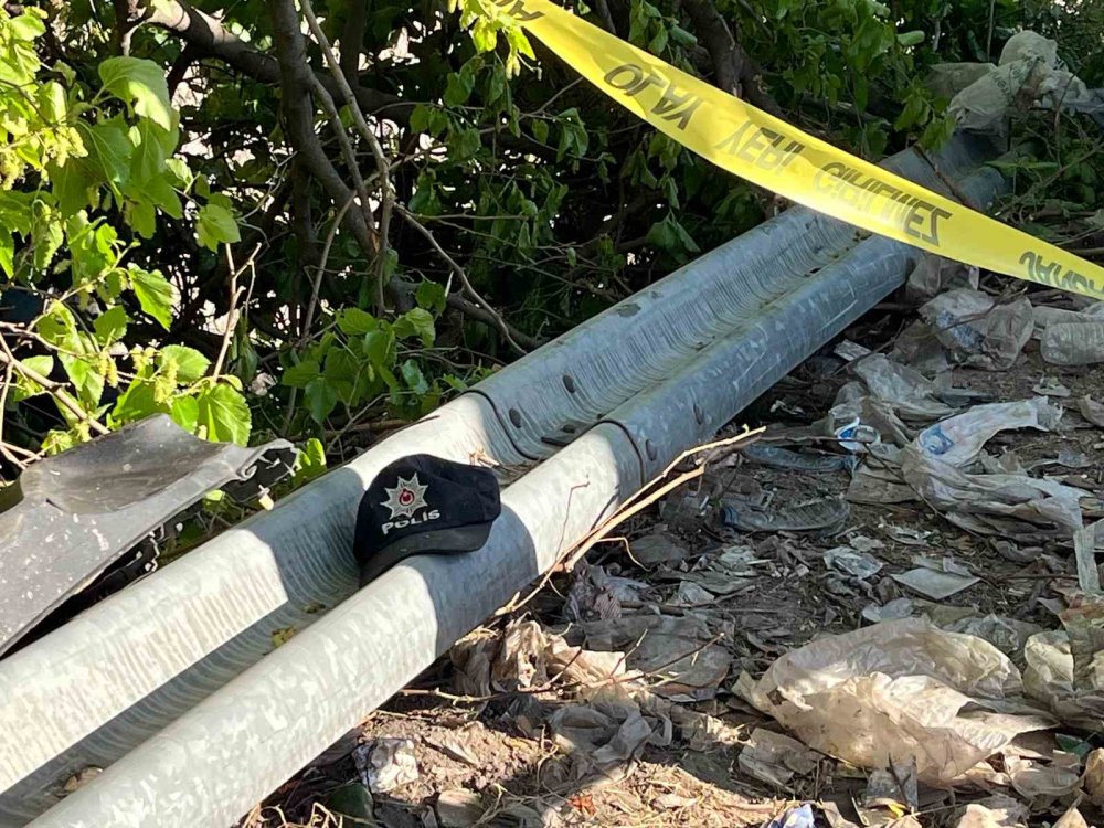 İzmir’de Freni Boşalan TIR 10 Araca Çarptı: 1’i Polis 3 Kişi Hayatını Kaybetti