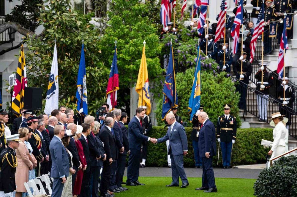 Trump, İ̇ngiltere Kralı Charles’ı Beyaz Saray’da Askeri Törenle Karşıladı