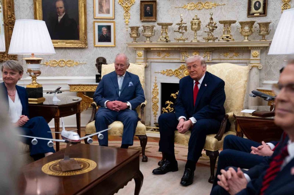 Trump, İ̇ngiltere Kralı Charles’ı Beyaz Saray’da Askeri Törenle Karşıladı