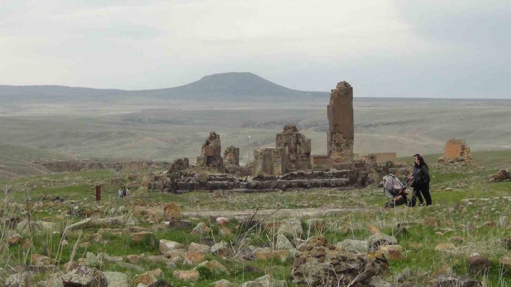 UNESCO Mirası Antik Şehir Ani’ye Yoğun İlgi.. Ziyaretçi Sayısı Artıyor!