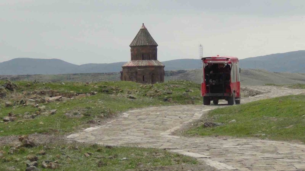UNESCO Mirası Antik Şehir Ani’ye Yoğun İlgi.. Ziyaretçi Sayısı Artıyor!