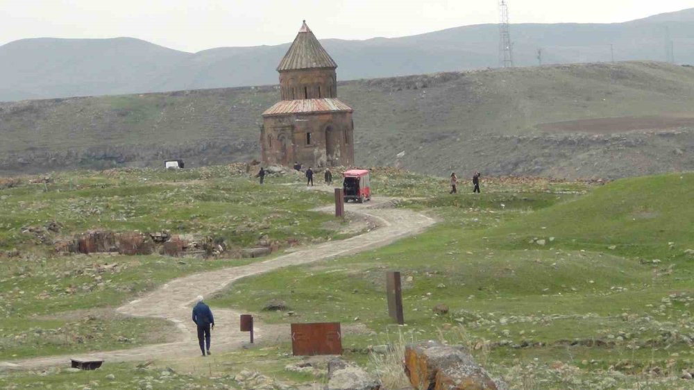 UNESCO Mirası Antik Şehir Ani’ye Yoğun İlgi.. Ziyaretçi Sayısı Artıyor!