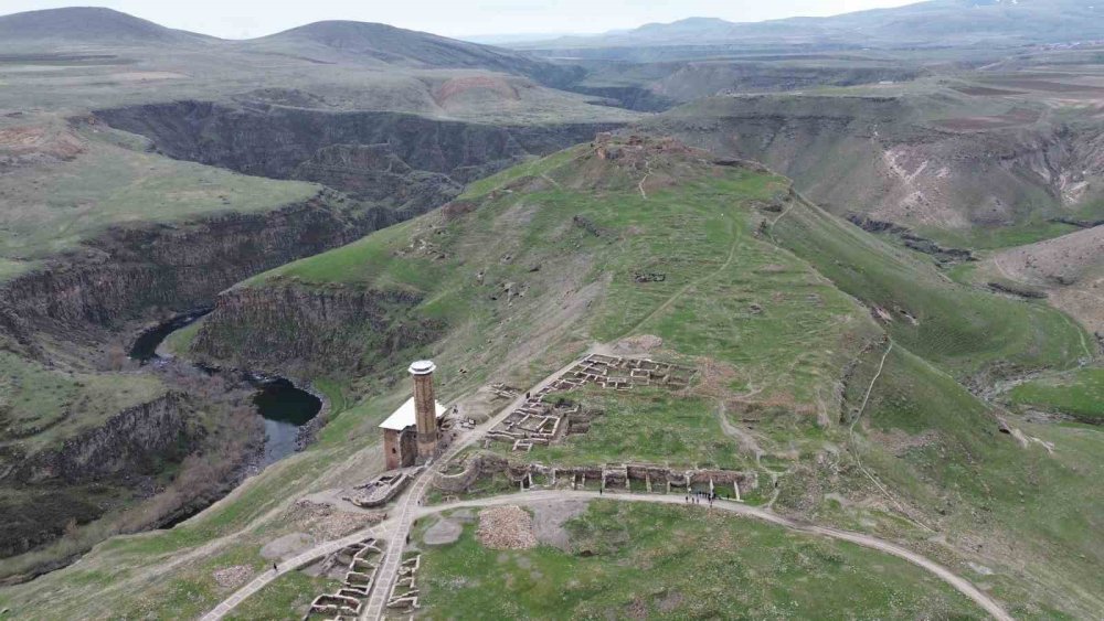 UNESCO Mirası Antik Şehir Ani’ye Yoğun İlgi.. Ziyaretçi Sayısı Artıyor!