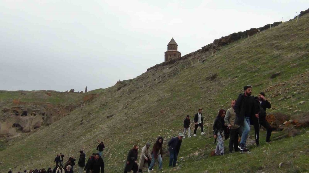 UNESCO Mirası Antik Şehir Ani’ye Yoğun İlgi.. Ziyaretçi Sayısı Artıyor!