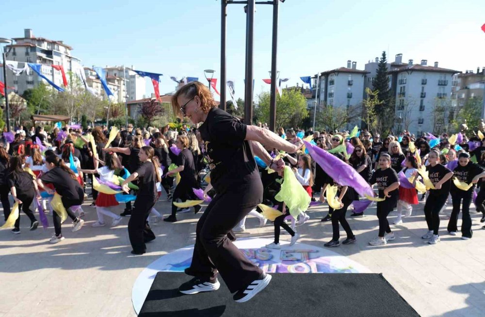 Dünya Dans Günü Renkli Görüntülere Sahne Oldu