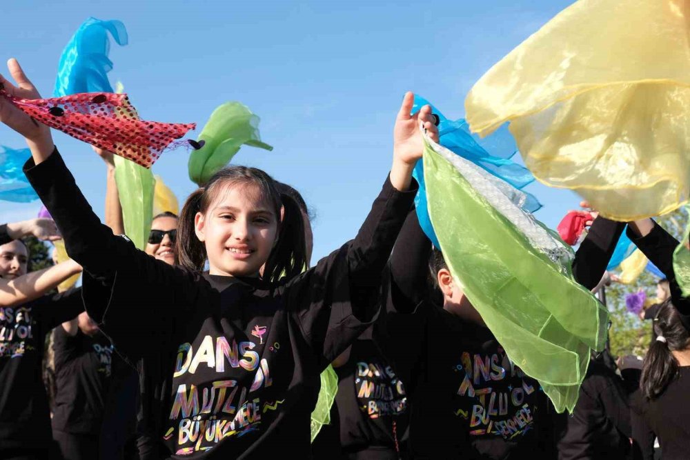 Dünya Dans Günü Renkli Görüntülere Sahne Oldu