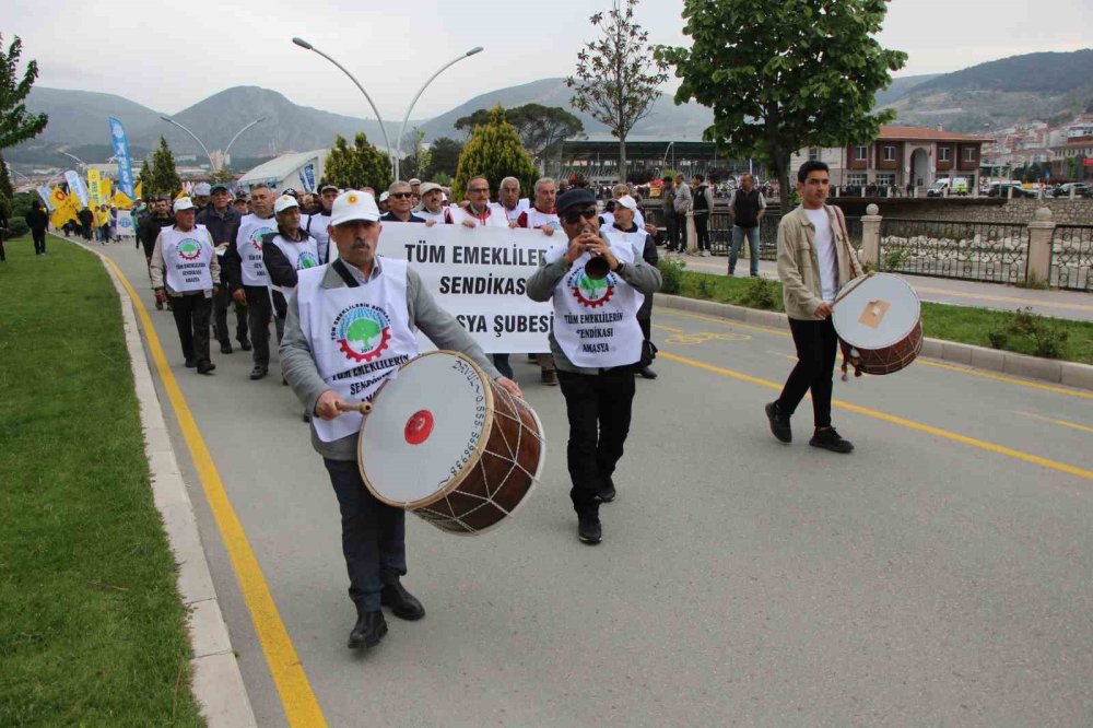 Amasya’da Yağmur Altında 1 Mayıs Yürüyüşü