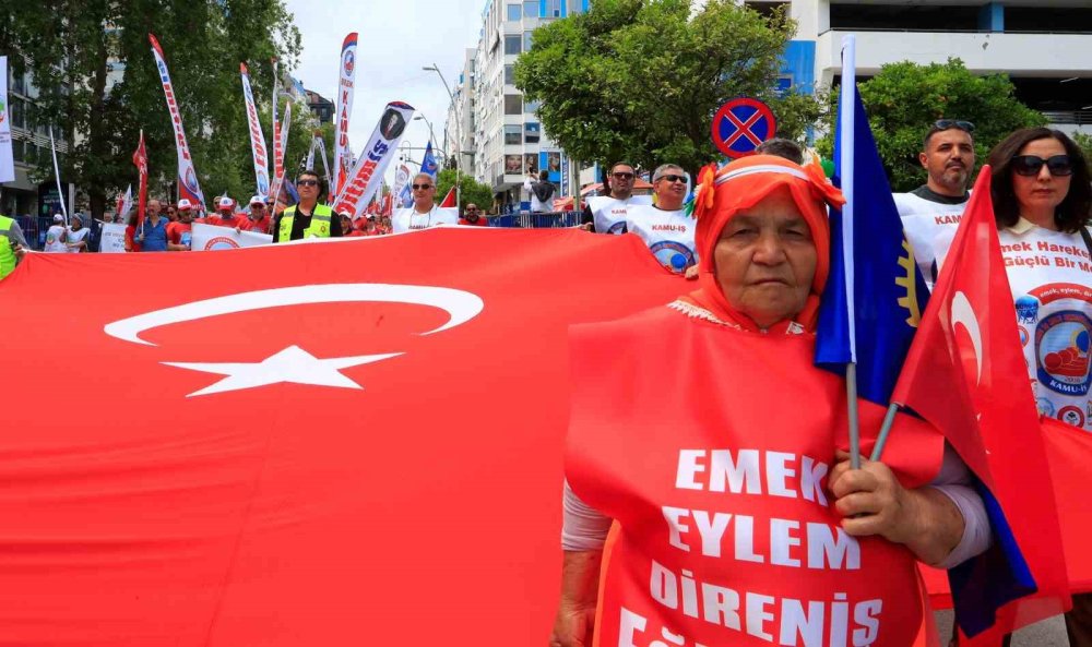 Antalya’da 1 Mayıs Emek ve Dayanışma Günü Coşkusu