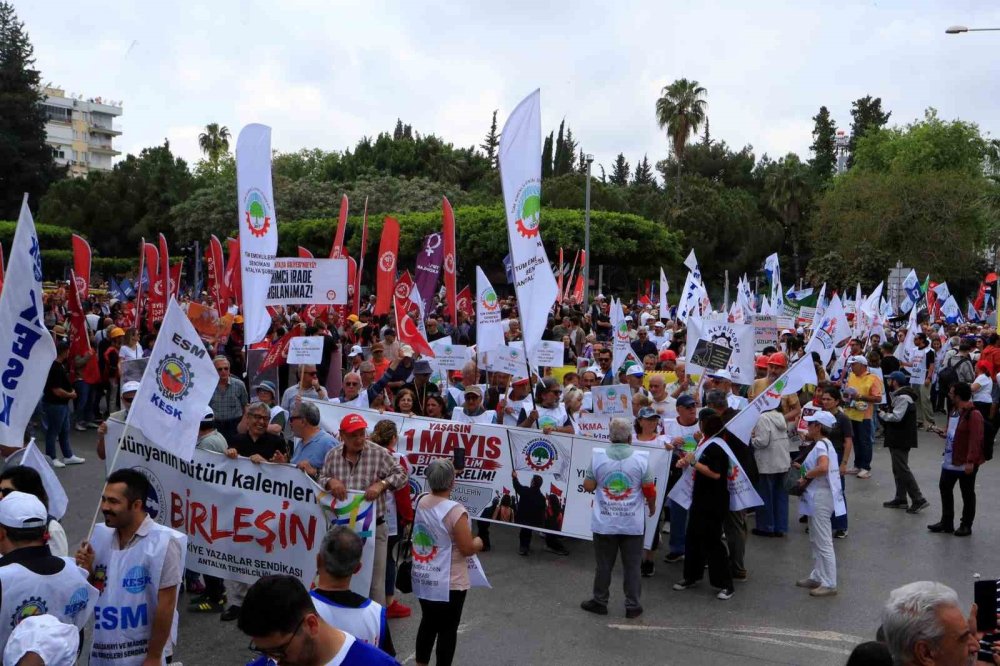 Antalya’da 1 Mayıs Emek ve Dayanışma Günü Coşkusu
