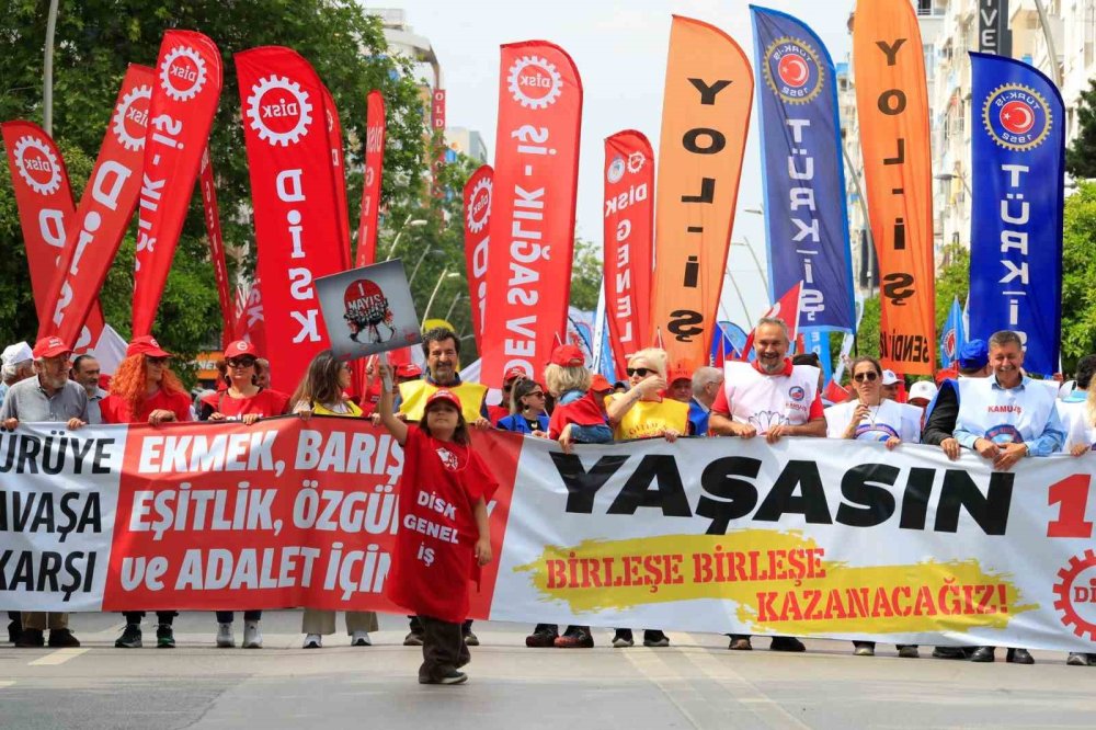 Antalya’da 1 Mayıs Emek ve Dayanışma Günü Coşkusu