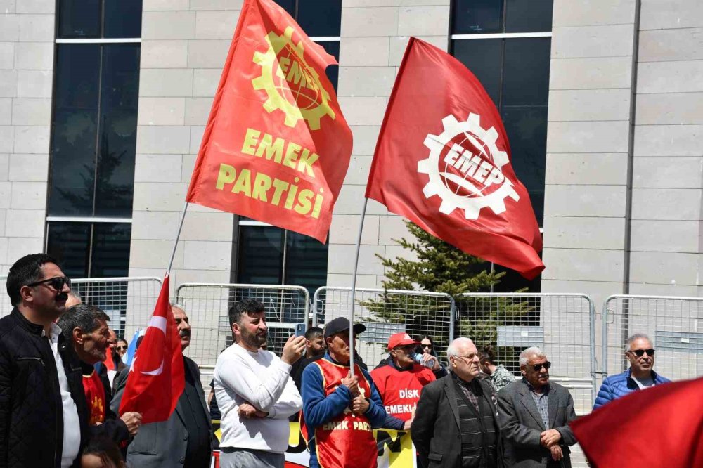 Ardahan’da 1 Mayıs Coşkusu.. Meydanlar Doldu, Halaylar Çekildi!