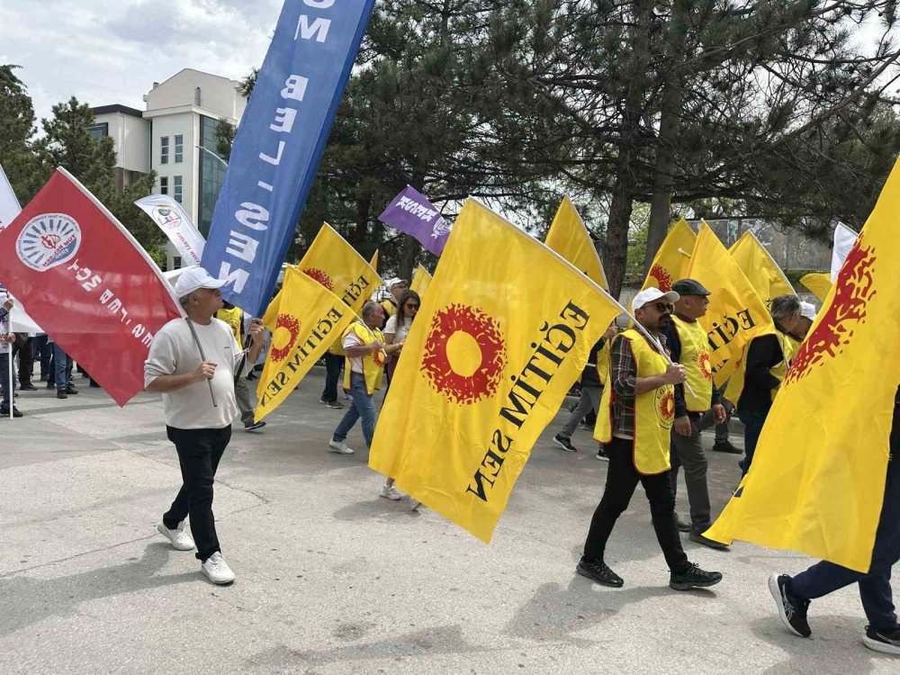 Burdur’da 1 Mayıs Emek ve Dayanışma Günü Kutlandı