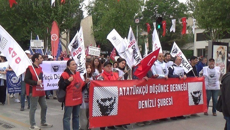 Denizli’de 1 Mayıs’ta Binlerce Kişi Meydanlardan Yürüdü