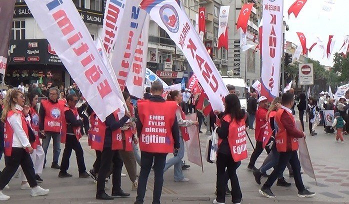 Denizli’de 1 Mayıs’ta Binlerce Kişi Meydanlardan Yürüdü