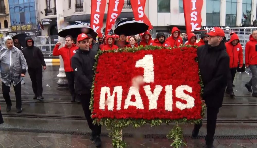 DİSK, İstanbul Taksim Anıtı’na Çelenk Bıraktı
