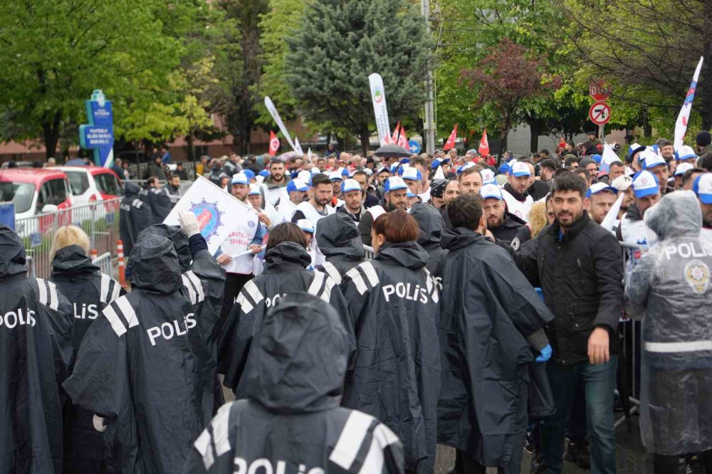 İşçi ve Emeğin Kenti Kocaeli’de 1 Mayıs Halaylarla Kutlandı
