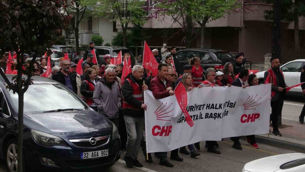Isparta’da 1 Mayıs Emek ve Dayanışma Günü Halaylarla Kutlandı