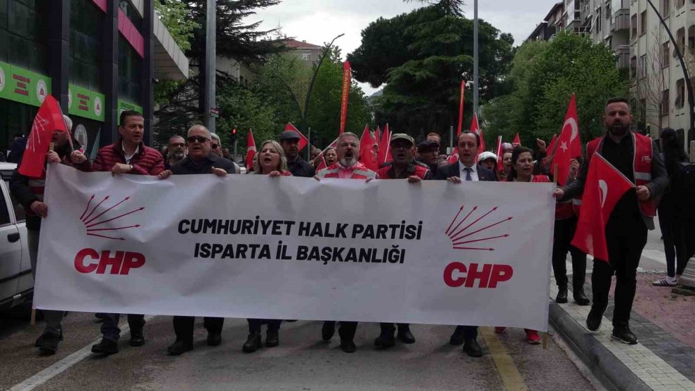 Isparta’da 1 Mayıs Emek ve Dayanışma Günü Halaylarla Kutlandı