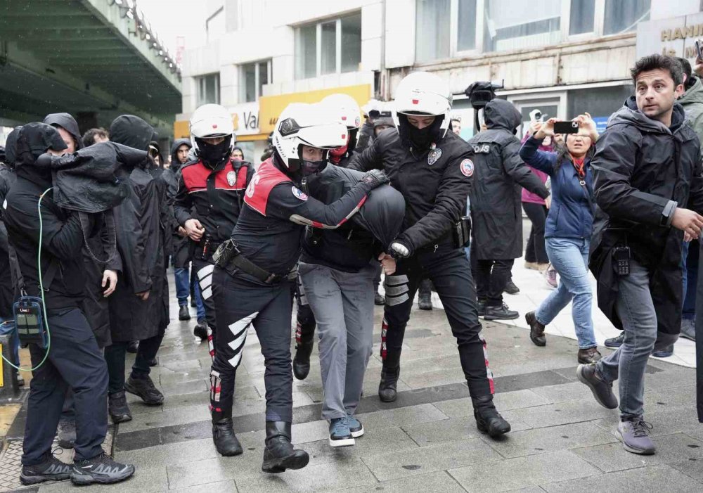 İstanbul’da 1 Mayıs Gerilimi.. 366 Kişi Gözaltına Alındı!