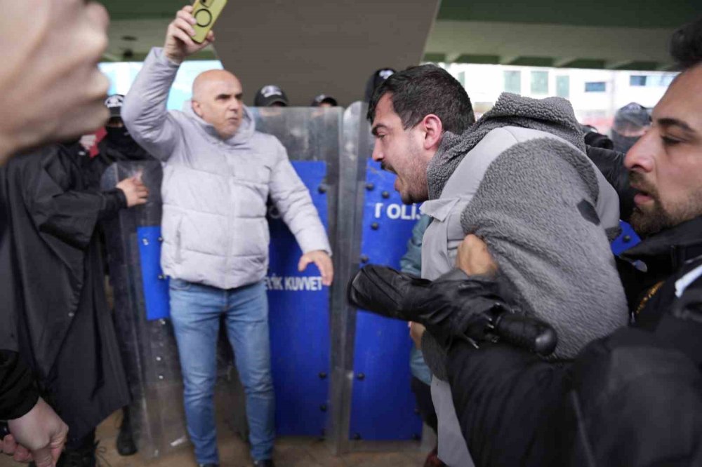 İstanbul’da 1 Mayıs Gerilimi.. 366 Kişi Gözaltına Alındı!