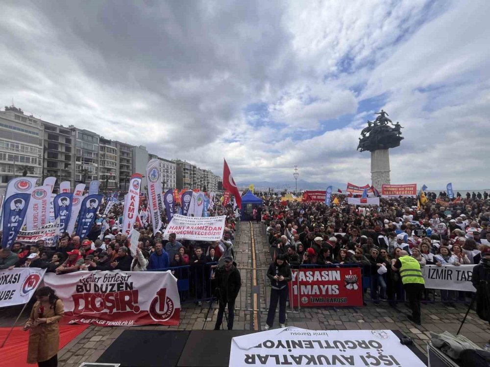 İzmir’de 1 Mayıs Coşkuyla Kutlandı