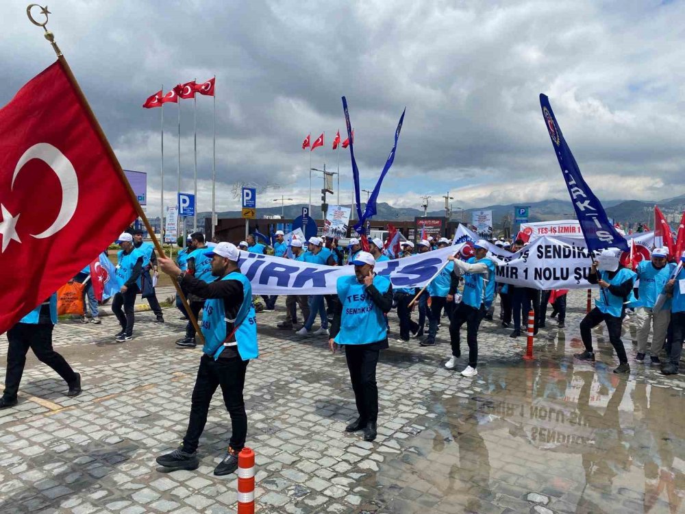 İzmir’de 1 Mayıs Coşkuyla Kutlandı