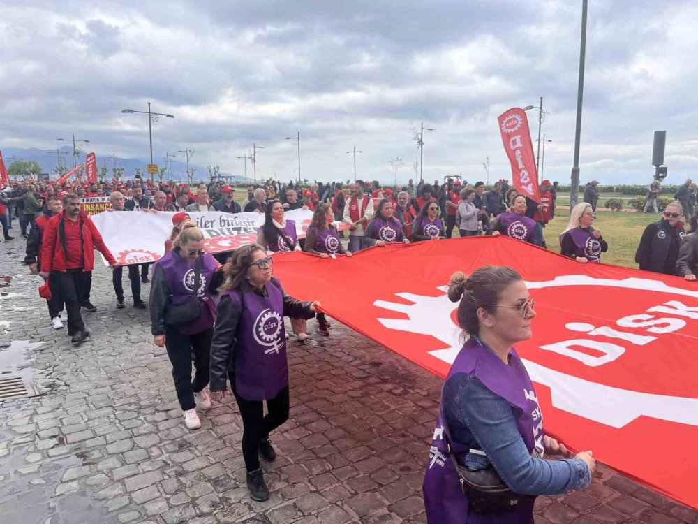 İzmir’de 1 Mayıs Coşkuyla Kutlandı