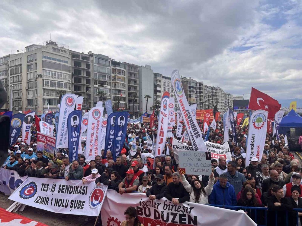İzmir’de 1 Mayıs Coşkuyla Kutlandı