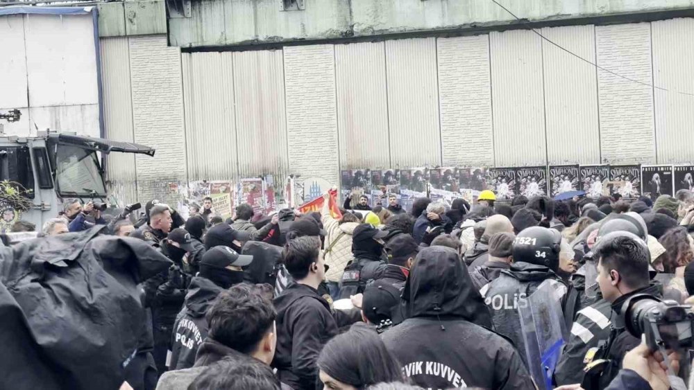 Mecidiyeköy’de Tüm Uyarılara Rağmen Dağılmayan Gruba Toma’yla Müdahale