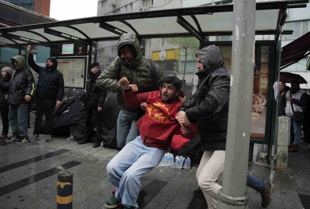 Mecidiyeköy’de Tüm Uyarılara Rağmen Dağılmayan Gruba Toma’yla Müdahale